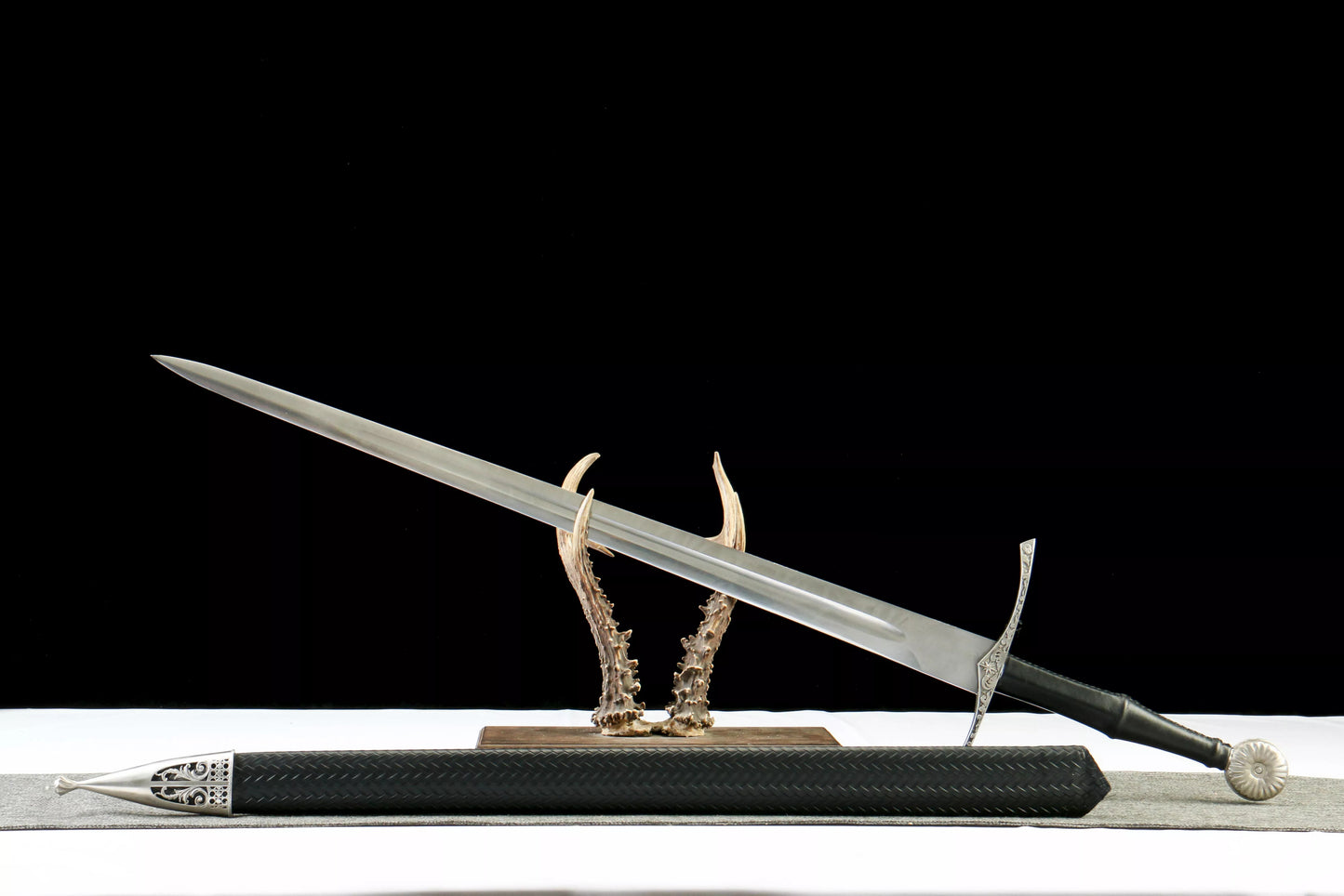 Hand-and-a-Half Style Katana – 1060 Carbon Steel Blade, Solid Wood Scabbard, Genuine Leather Handle