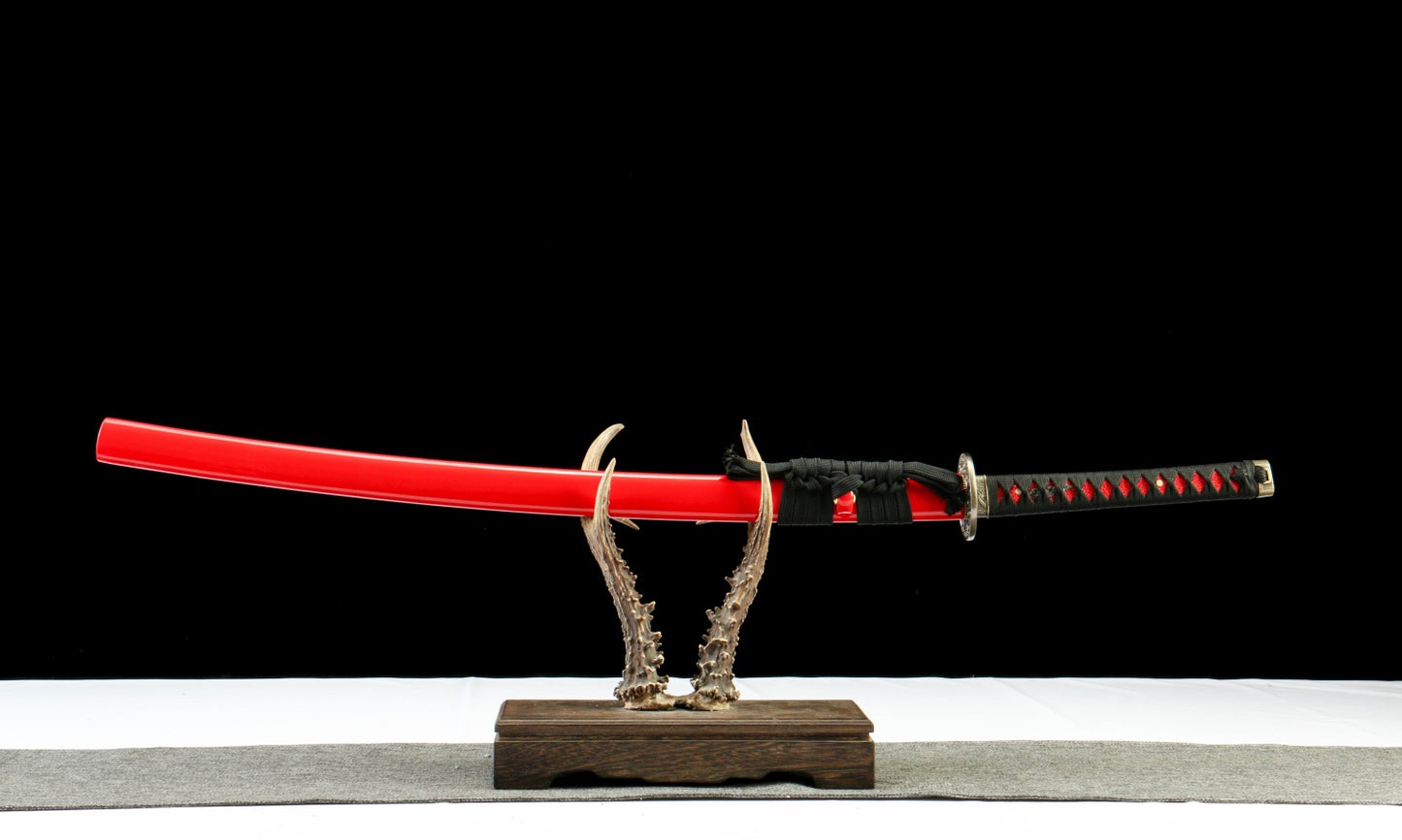 "Akahane" Hand-Forged Katana - 1065 High Carbon Steel Blade/Red-Grained Leatherwood Sheath - 40.5" Overall(28.3" Blade) - Oil Quenched & Tempered - Zinc Alloy Habaki - No.390Battle-ready katana