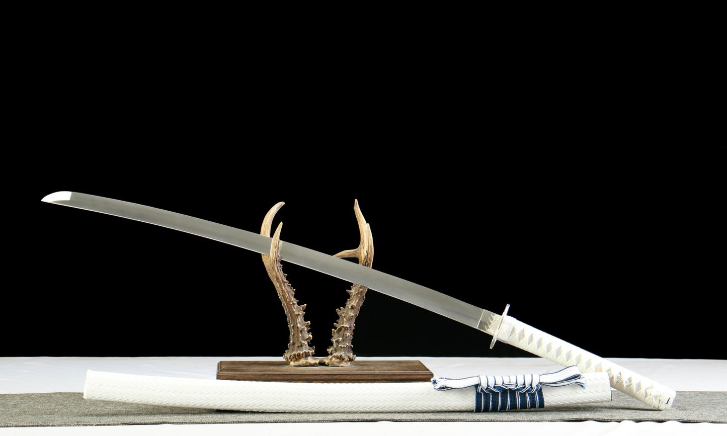 "Argent Edge" Katana - 28.3" 1065 Carbon Steel | Frost Textured Fittings | Minimalist Saya | Essential Samurai Sword,Functional samurai sword