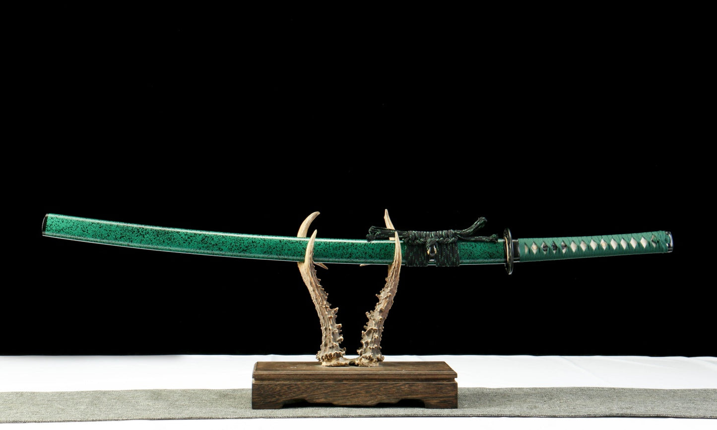 "Azure Ripple" Clover Damascus Katana | Iron Fittings & Genuine Ray Skin Handle | Hand-Forged No.670Battle-ready katana