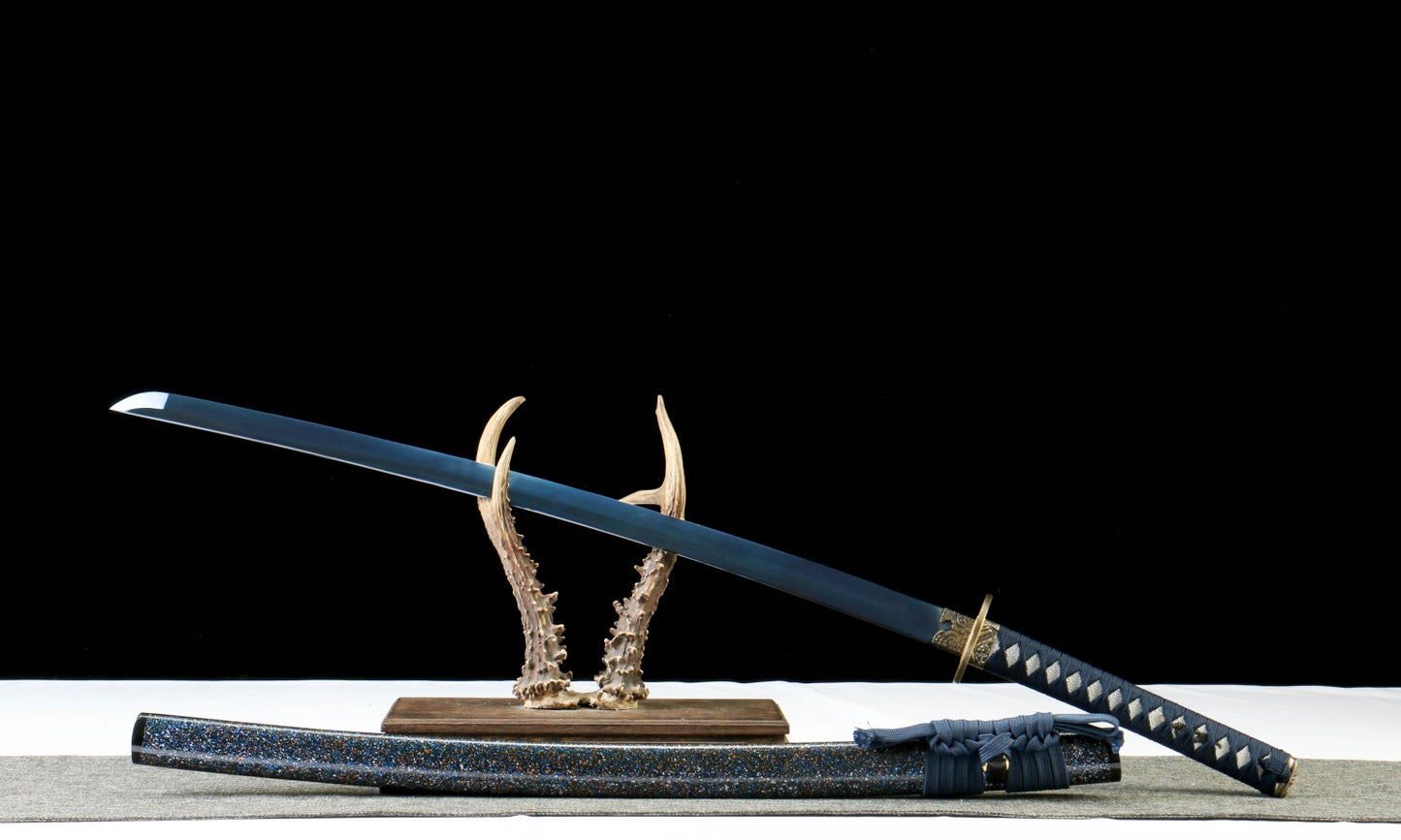 "Azure Roar" 1065 Blued Katana - 28.3" Wave-Pattern Blade | Qingpi Wood Saya | Zinc Alloy Fittings | No.410,Hand-forged katana