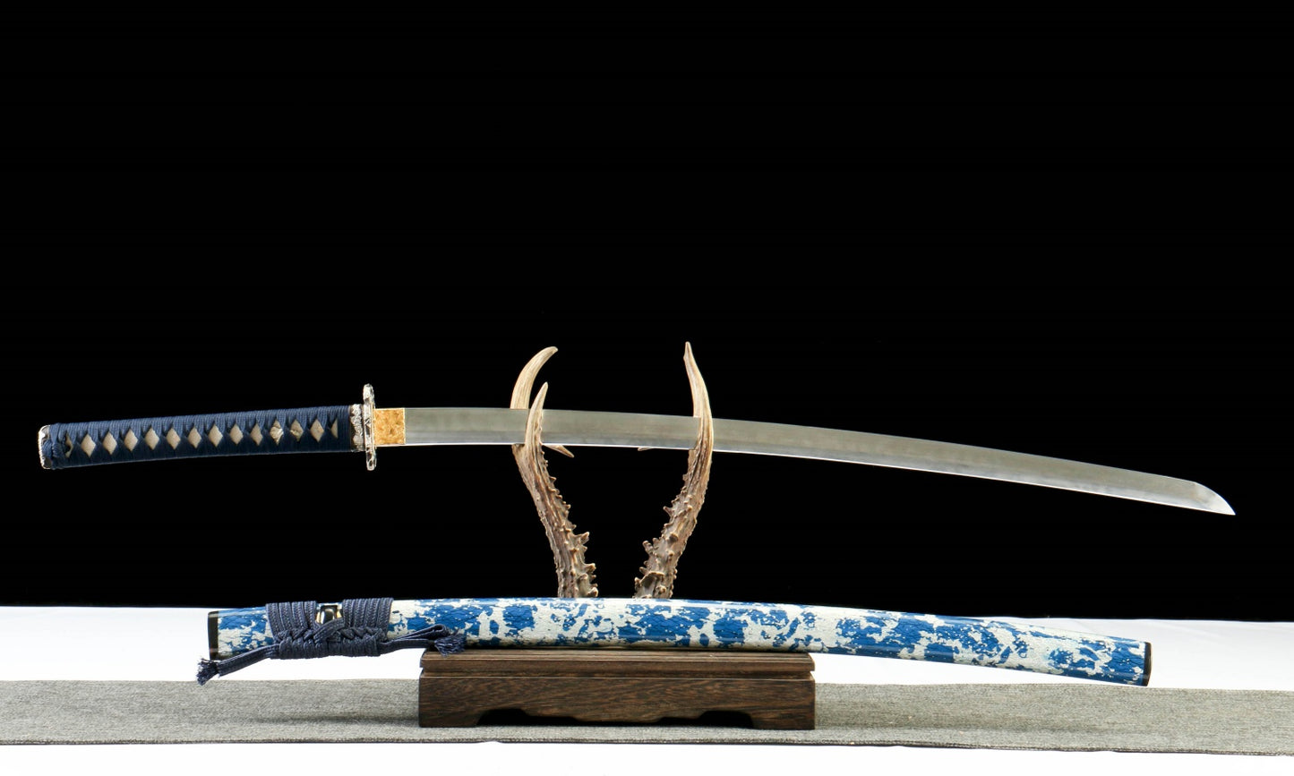 2025 NEW "Ocean Shadow" Hand-Forged Katana Sword - T10 Clay-Tempered Hamon/Japanese Gold Foil Lacquer Sheath - Copper Fittings with Gold & Silver Inlay - Oil-Quenched & Tempered (40.5" Overall) No.2450Battle-ready katana